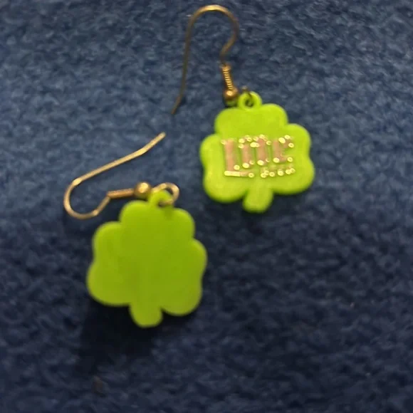 Clover 🍀 Earrings - Picture 2 of 2